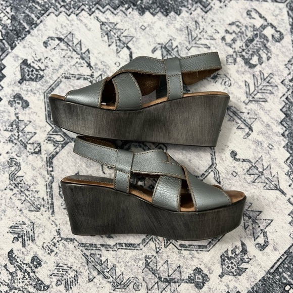 Sbicca Grey Platform Leather Sandals - Size 38 - Picture 6 of 6
